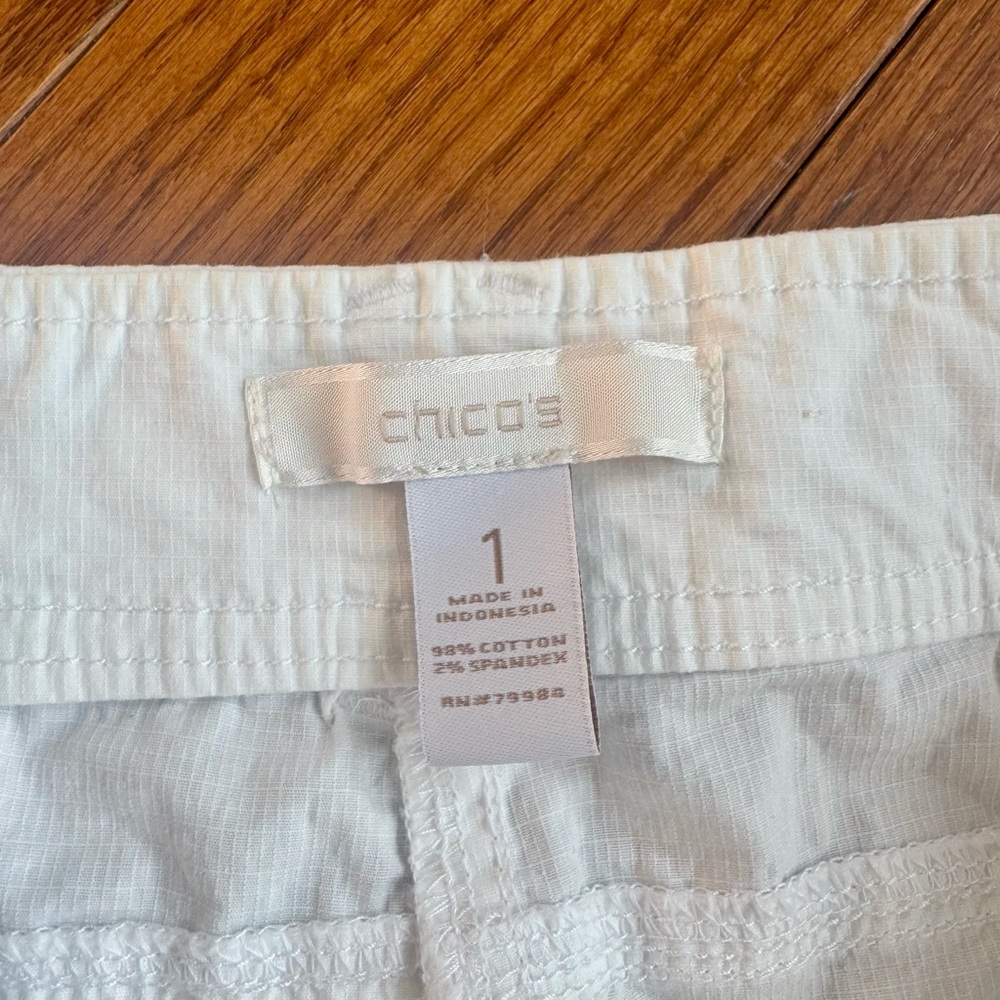 CHICO’S White Shorts (Size 1) - Picture 3 of 3